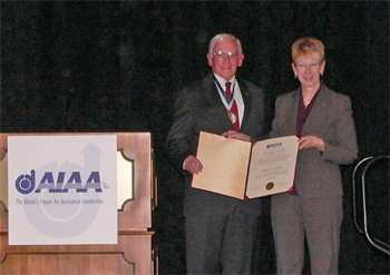 GenDailey_receives_Duran_Lectureship_Award_ASM2013-700