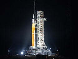 SLS-Orion-launchpad-nighttime-NASA-250