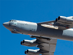 B-52-Carries-ARRW-IMV-USAF-Wikipedia-250