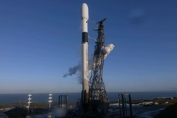 Falcon9-Launchpad-30March2023-YT-framegrab-wide
