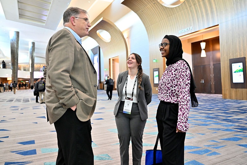 AIAA Executive Director Dan Dumbacher speaks with SciTech Diversity Scholars. Orlando, FL, January 2024.