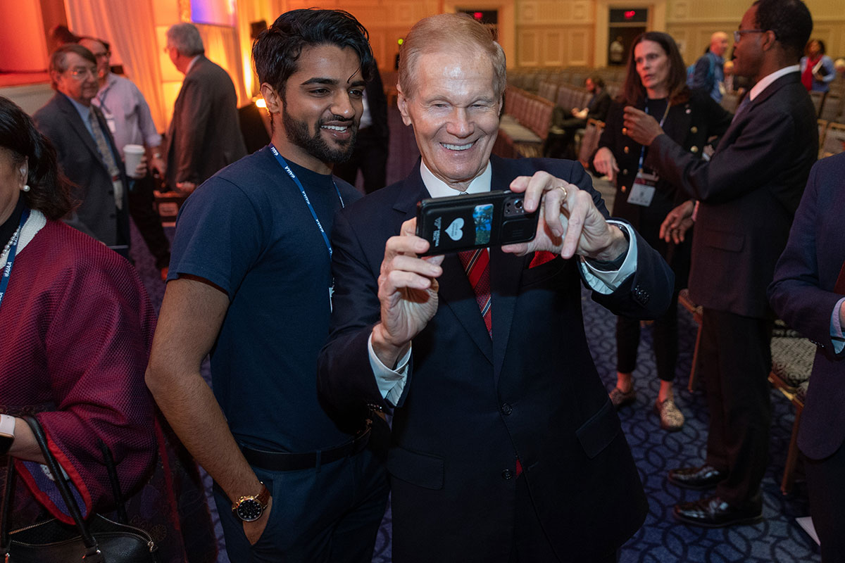 Senator Bill Nelson, 14th NASA administrator, stops to take a photo with an AIAA YP at the 2023 AIAA SciTech Forum
